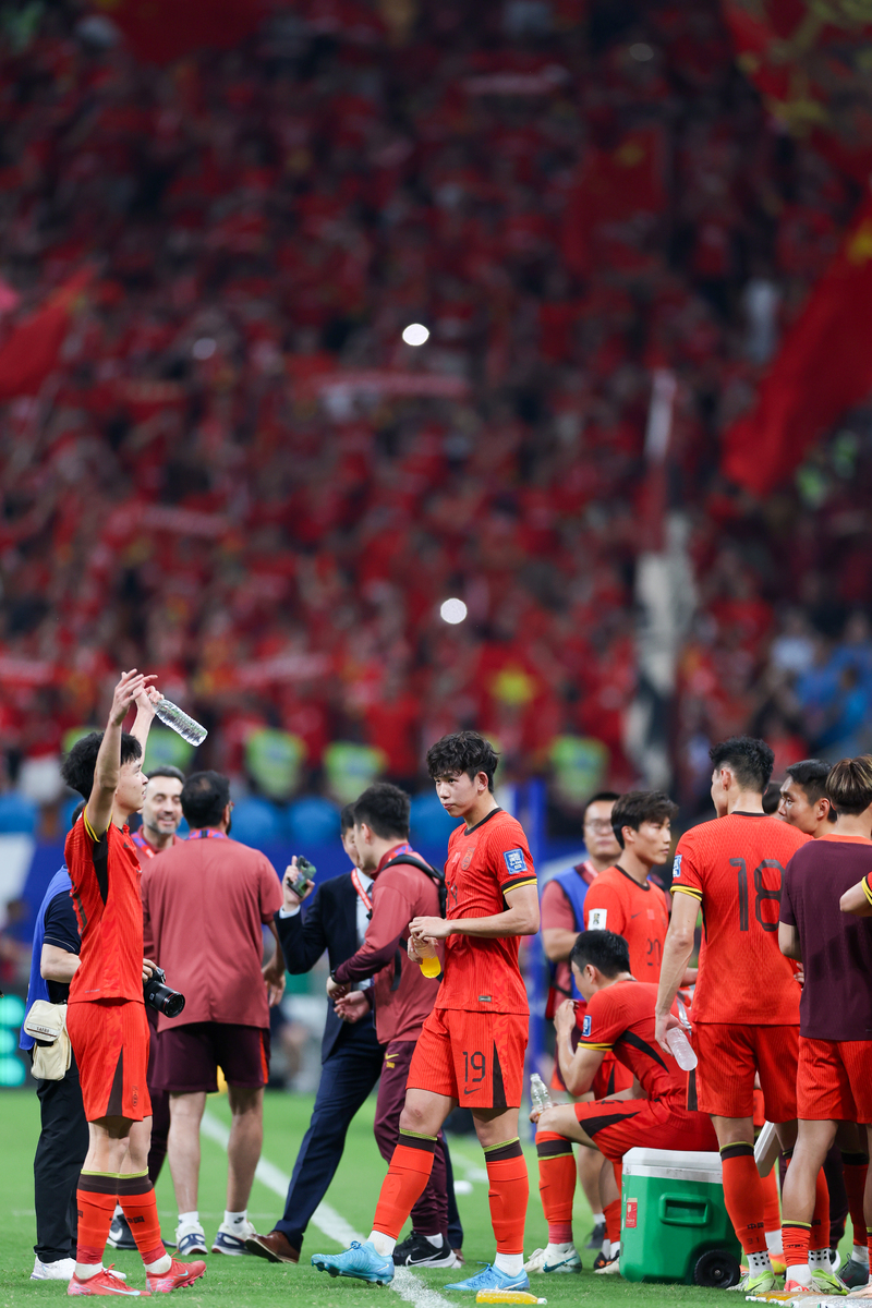 Faker回归赛场，出色防守首场状态亮眼，中国队观众沸腾！的简单介绍