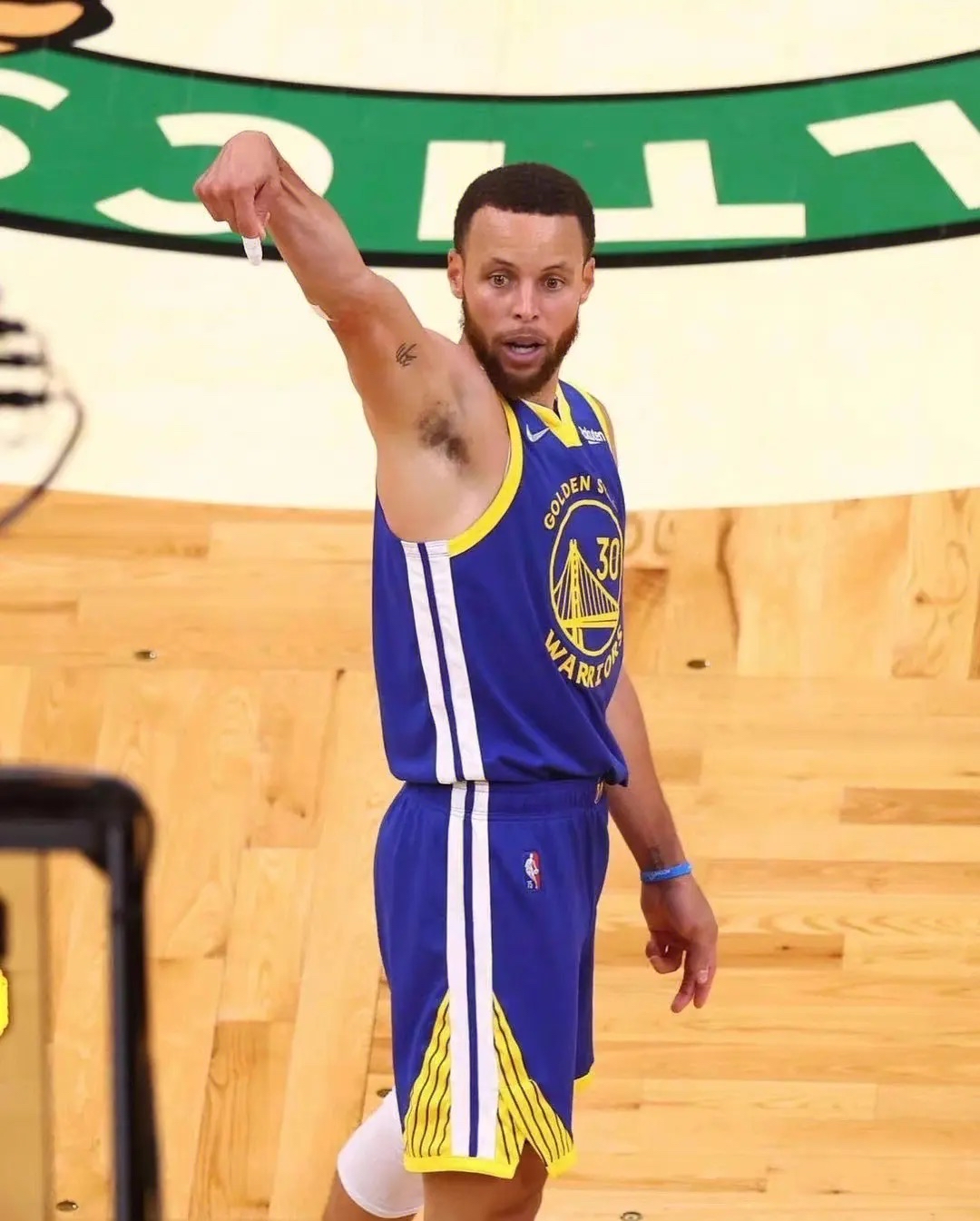 包含萨拉赫赛事官方发布比分优势明显新规，快船争议不断！的词条